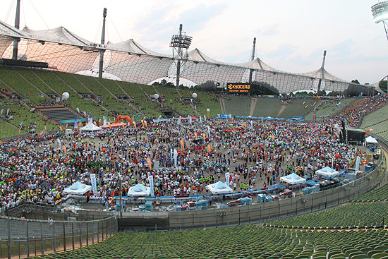 Riesenandrang bei b2run 2013 (Foto: Martin Schmitz)